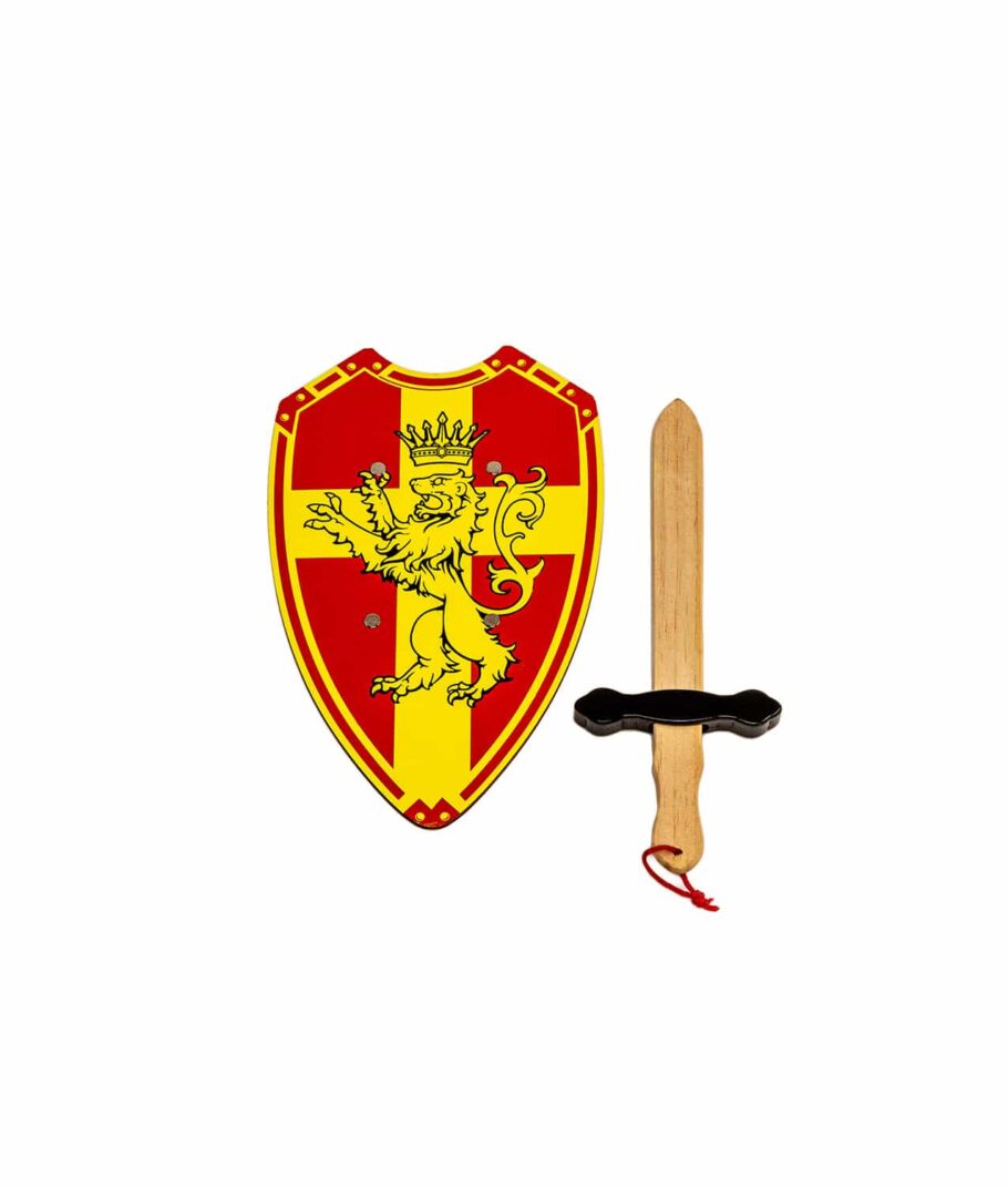 Ritter-Set mit Holzschwert und Holzschild mit gelben Kreuz auf rotem Grund.